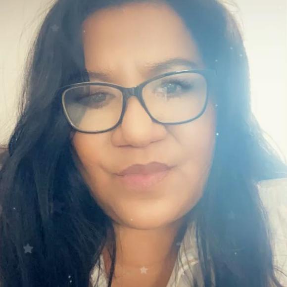 Poshmark profile picture for @irigoyen